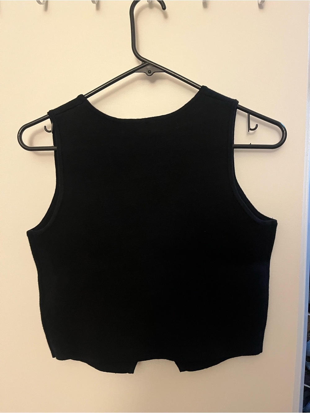 sleeveless top bundle - Picture 4 of 10